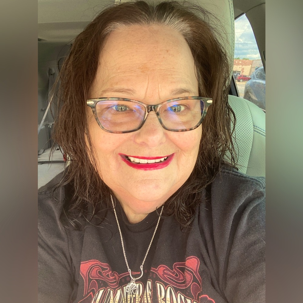 Meet your Posher, Kelly